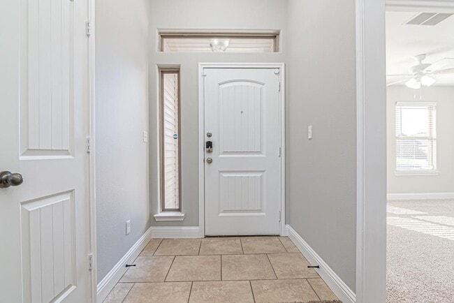 Building Photo - 705 E 96th St