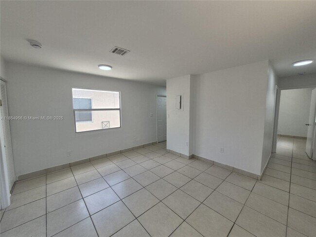 Foto del edificio - 1018 NW 6th Ave