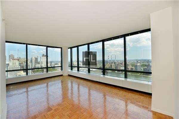 Foto del edificio - 525 E 71st St