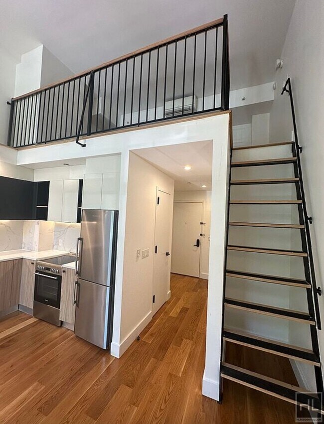 Building Photo - Bruckner Boulevard