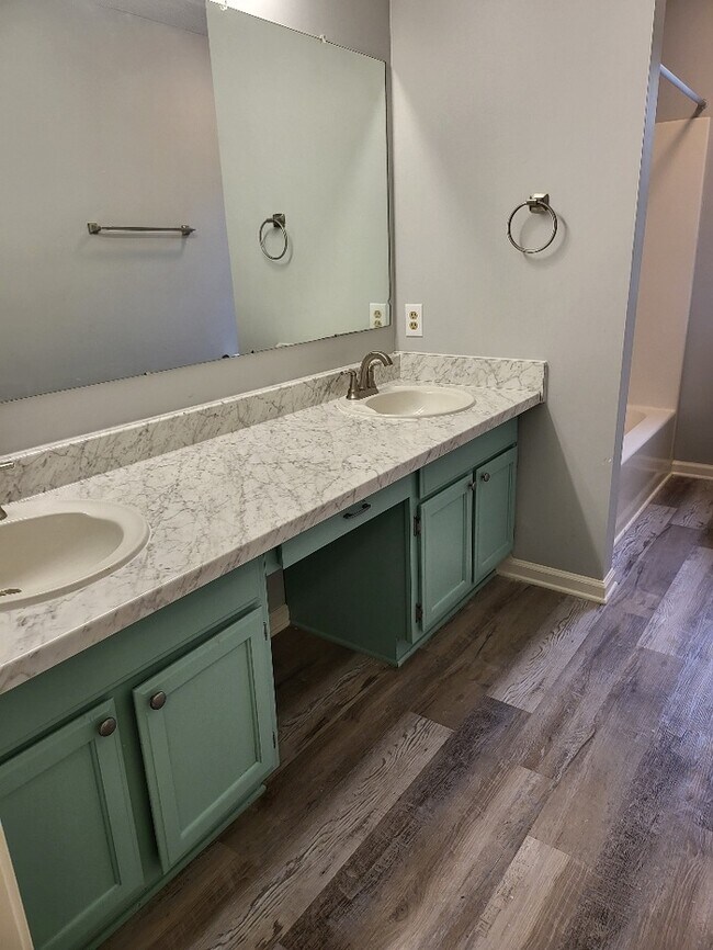 Foto del edificio - 629 Shadow Moss Dr