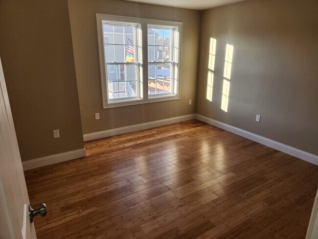 Building Photo - 48 Elmwood St