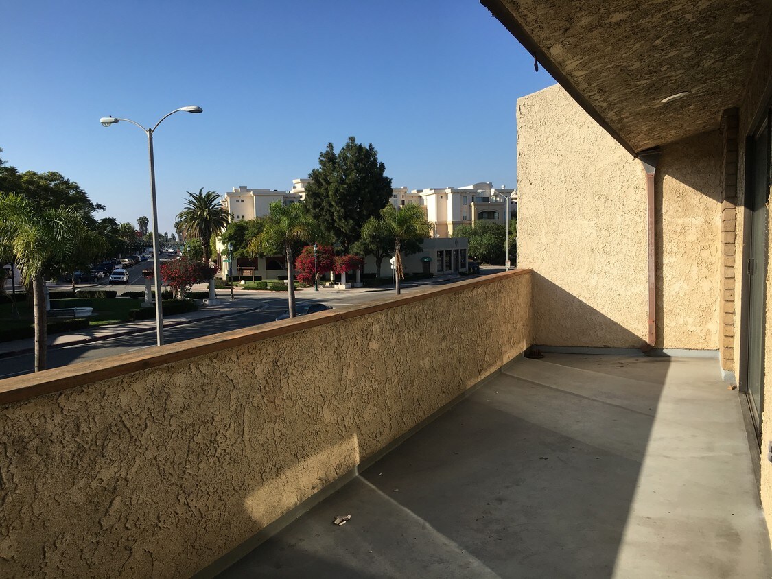 Primary Photo - 1424 Cabrillo Ave