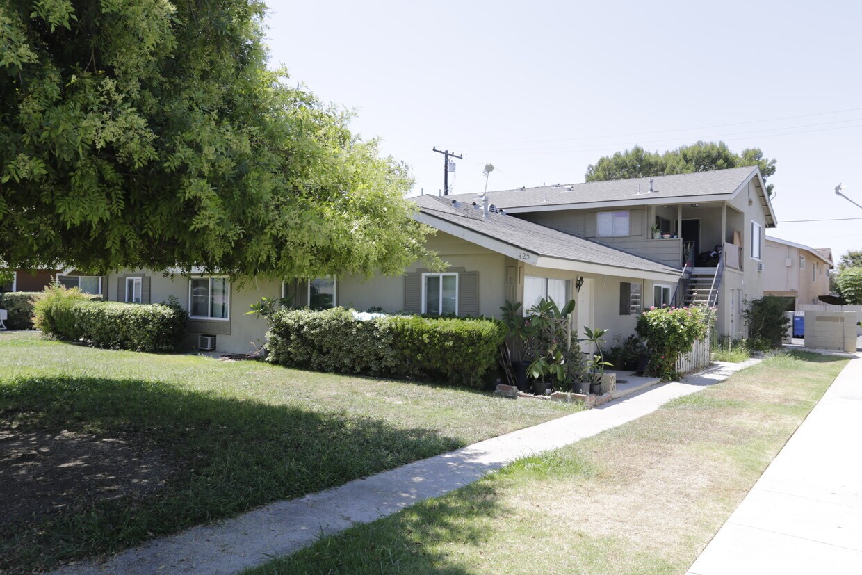 Foto principal - 325 N Tustin Ave