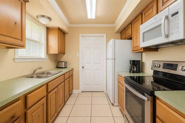 Foto del edificio - $500 OFF FIRST MONTH'S RENT! Great 3 Bed, 3 Bath Duplex for Fall 2026 Pre-Lease