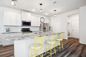 Building Photo - 5438 Cuerta St