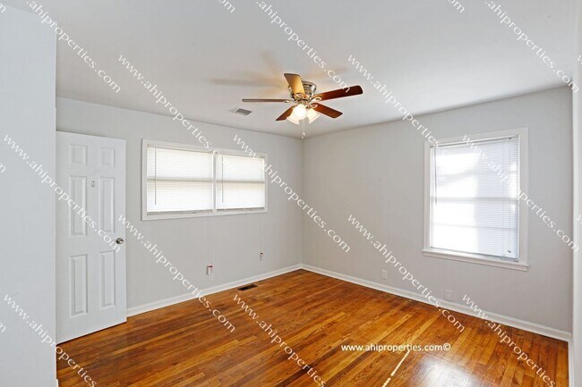 Foto del edificio - 505 Mastin Lk Rd NW