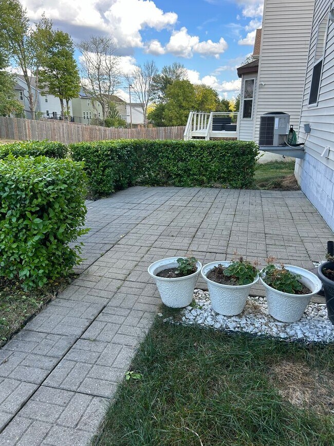 Building Photo - REDUCED! Spacious 4 Bedroom 3.5 Bath Home ...