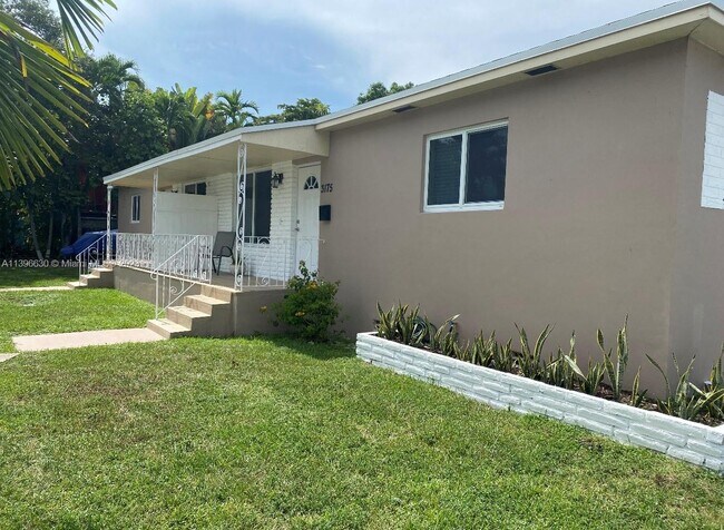 Foto del edificio - 3175 SW 27th Terrace