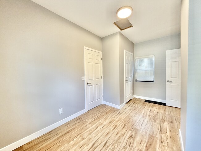 Building Photo - 425 S Jackson St