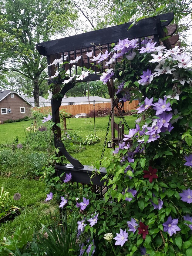 Foto principal - 5711 Maywood Ave