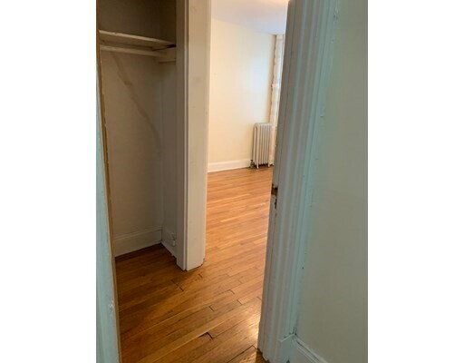 Building Photo - 352 Riverway