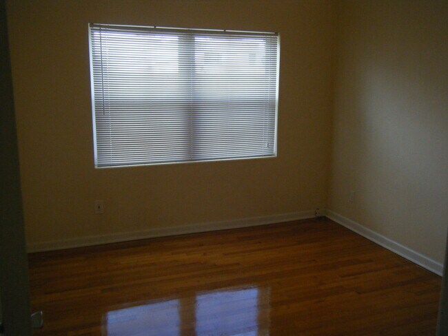 Foto del edificio - 4211 Devonshire Ln
