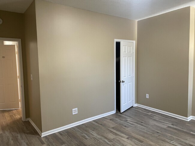 Foto del edificio - 2117 Bradley Ave