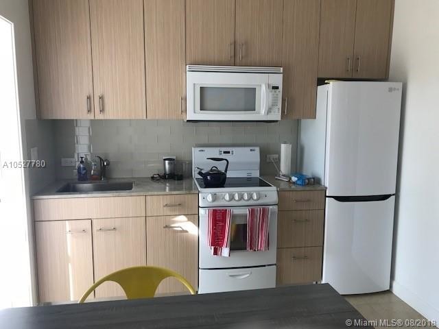 Foto del edificio - 2800 Pine Tree Dr