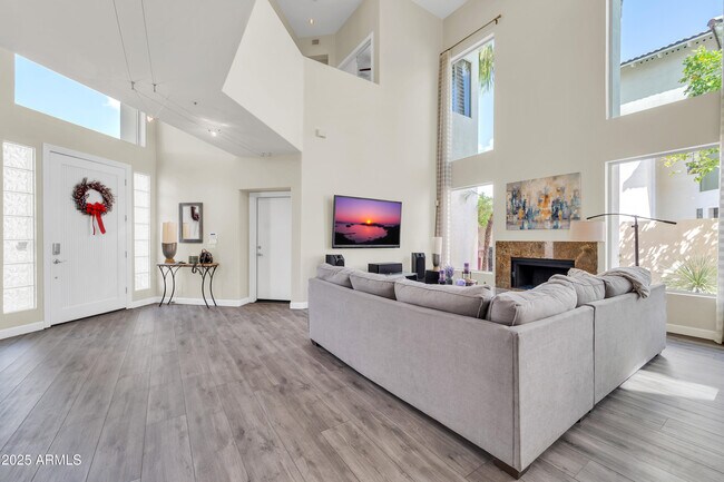 Foto del edificio - 7557 E McLellan Ln