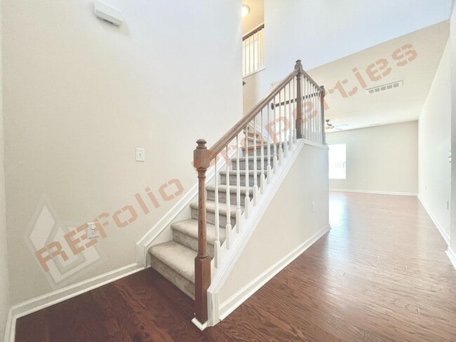 Building Photo - Beautiful 3 Bedroom, 2.5 Bathroom Townhome...