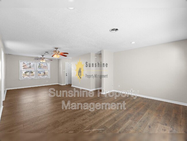 Foto del edificio - 3701 Teakwood Dr
