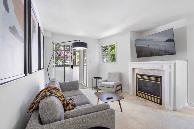 Building Photo - 1126 W 11th Ave