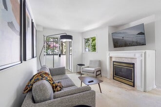 Building Photo - 1126 W 11th Ave