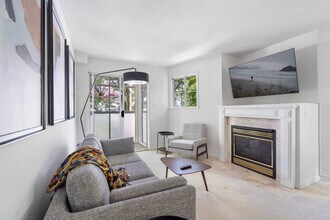 Building Photo - 1126 W 11th Ave