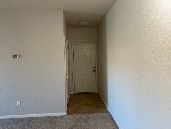 Building Photo - 2 Bedrooms / 2 Bathrooms Condo Near UNR