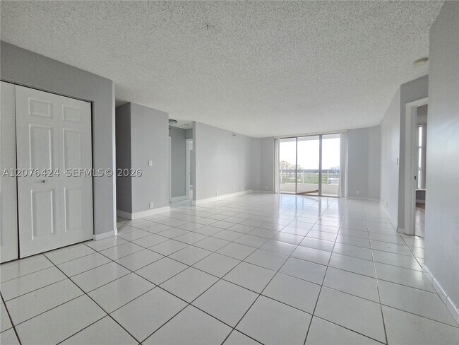 Foto del edificio - 3530 Mystic Pointe Dr