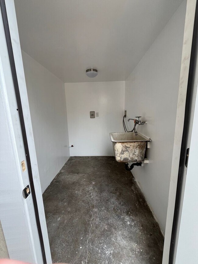 Foto del edificio - 3 Bedroom 1.5 Bath Back house