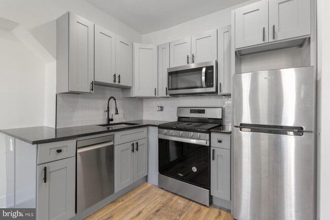 Building Photo - 2938 W Girard Ave