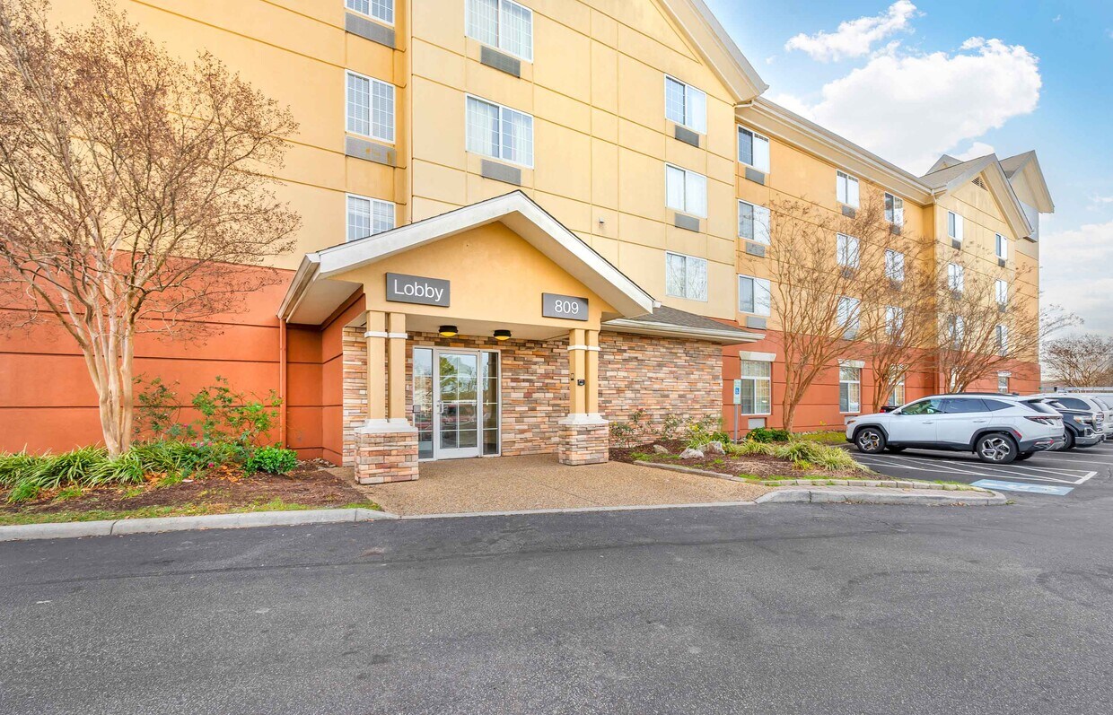 Foto principal - Furnished Studio-Chesapeake - Greenbrier C...