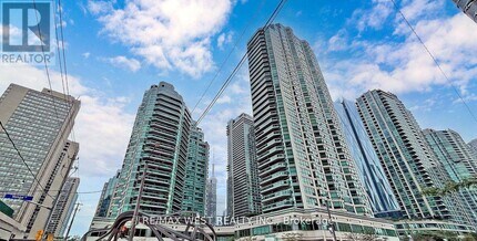 Building Photo - 10 Yonge St