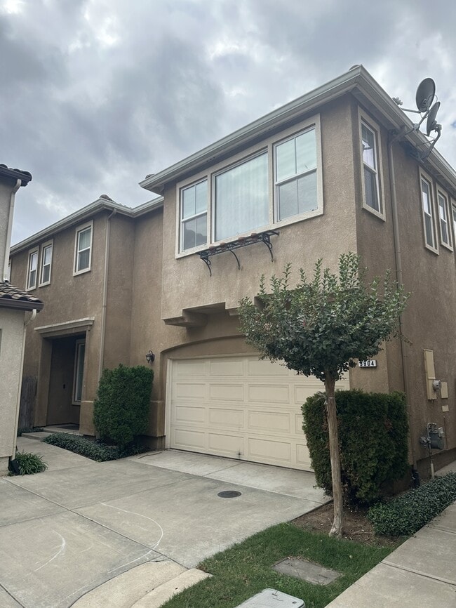 Building Photo - 3904 Purple Finch Ln