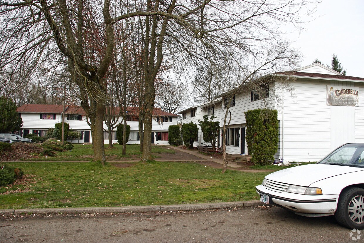 Primary Photo - 8905 SE Clackamas Rd