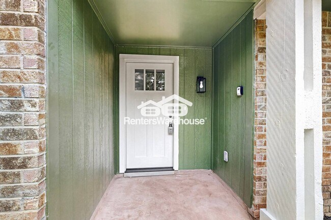 Foto del edificio - 1207 Creekwood Ct