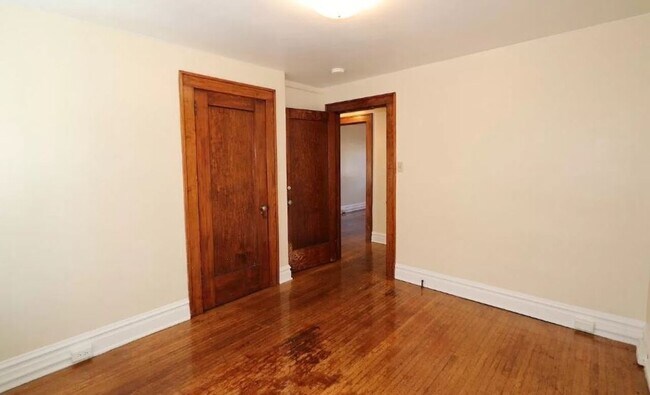 Building Photo - 2665 Chesterfield Ave