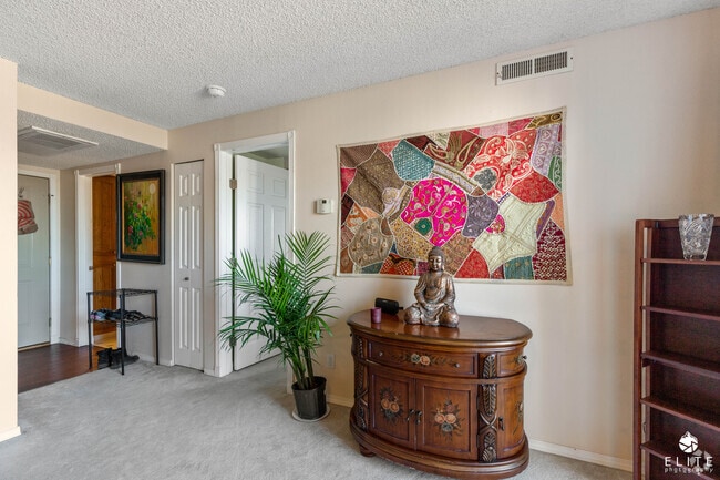 Building Photo - 9645 Independence Dr