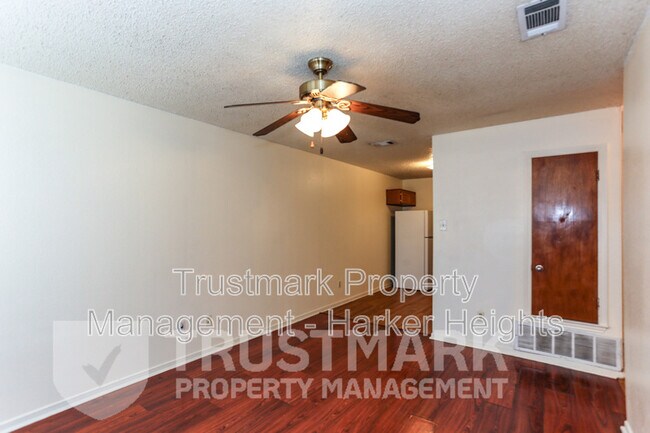 Building Photo - 220 Gibson St