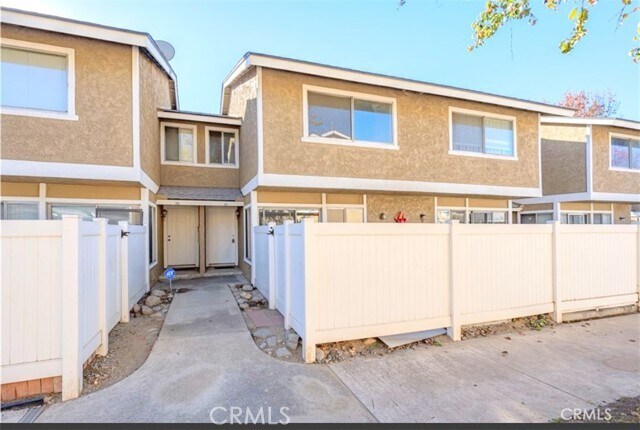 Foto principal - 2321 S Magnolia Ave