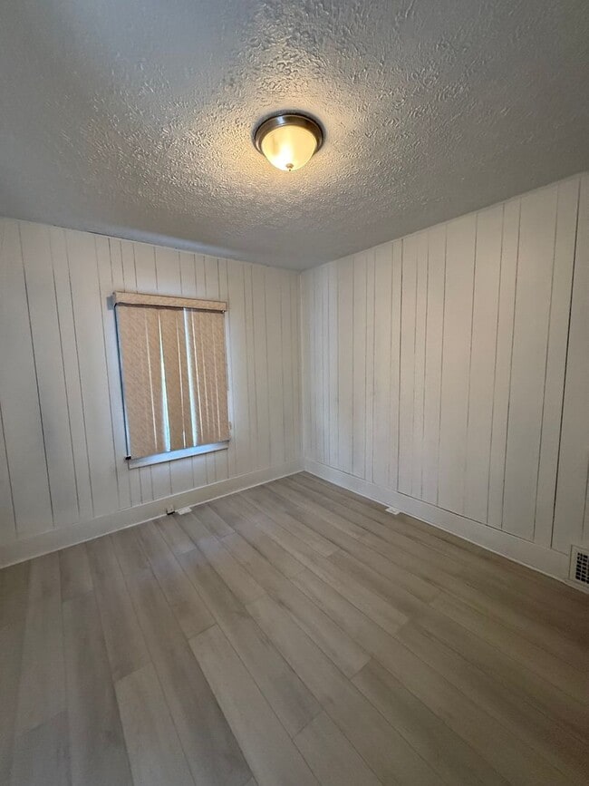 Foto del edificio - SECTION 8 AND EDEN ACCEPTED! Charming 2-Bedroom Home in the Heart of Akron!!