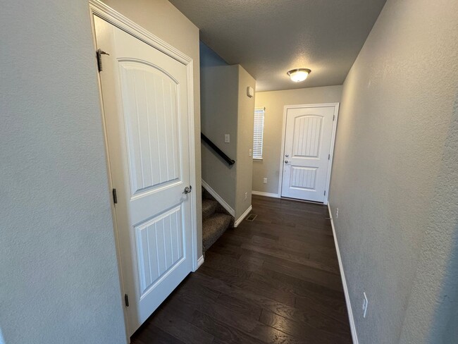 Building Photo - 3 Bedroom Home Minutes from Military Bases!