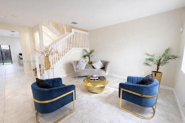 Foto del edificio - 323 NE 208th Terrace