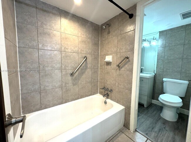 Building Photo - 7450 Miami Lakes Dr