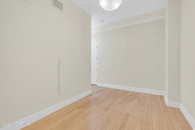 Foto del edificio - 300 Emory St