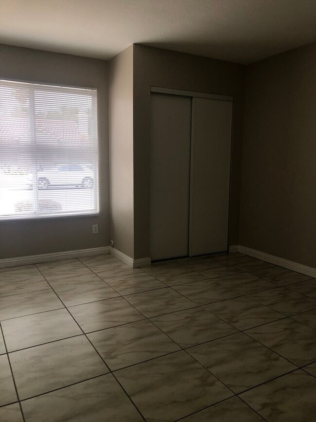 Building Photo - GORGEOUS SINGLE STORY HOME IN NORTH TOWN READY FOR YOU TO RENT !!