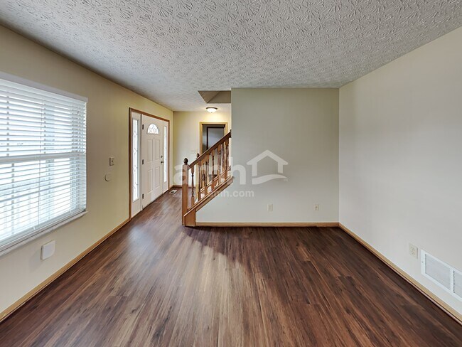 Foto del edificio - 7684 Hilliard Court