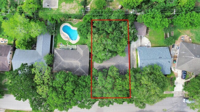Foto del edificio - 5010 Creekbend Dr
