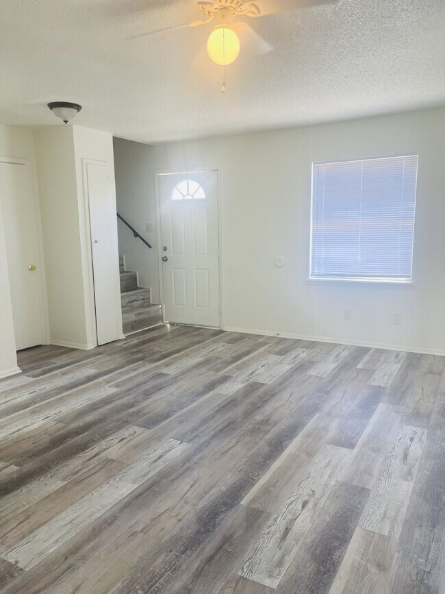Foto del edificio - 2 Bedroom Townhome