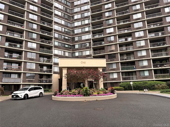 Building Photo - 1 Bay Club Dr