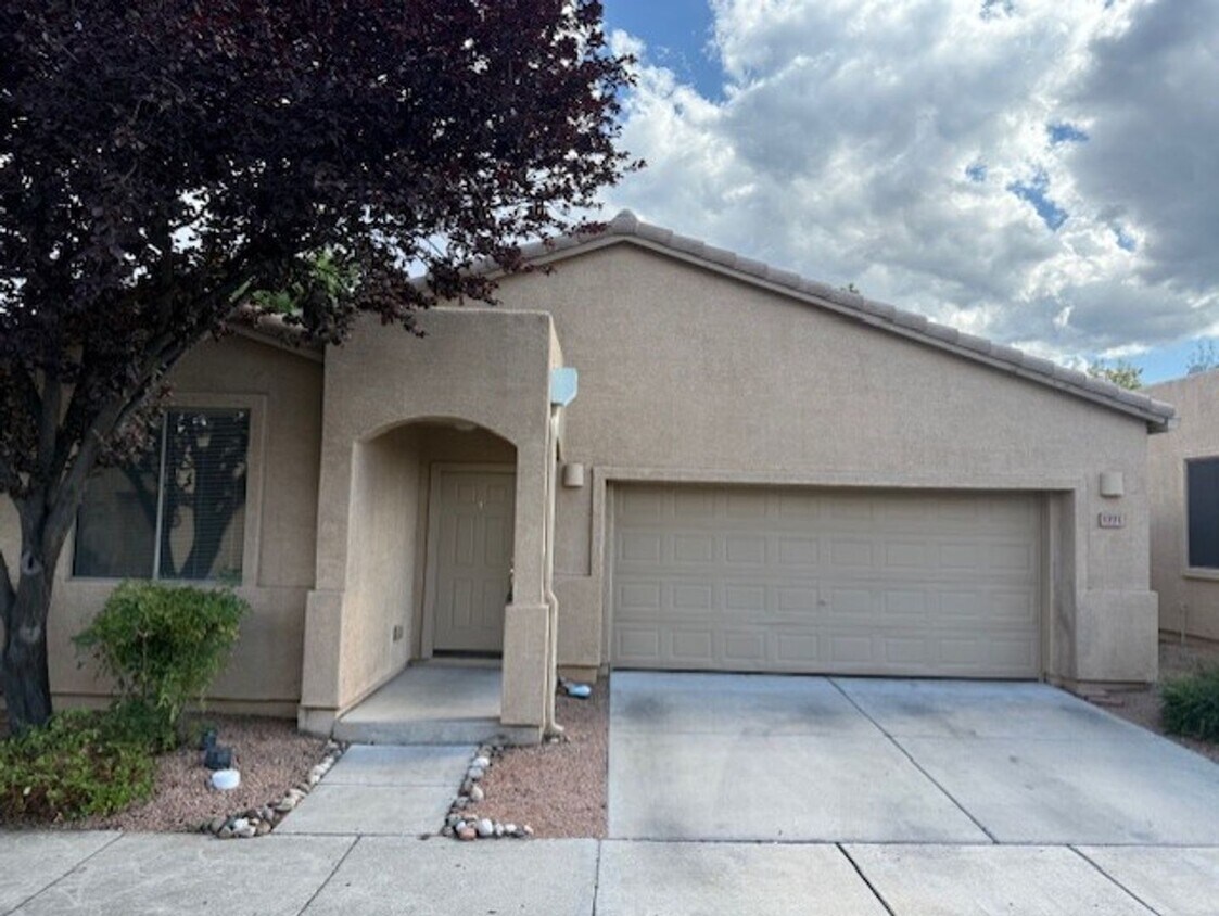 Foto principal - REDUCED!! 3 Bed 2 Bath Available Now!! Con...