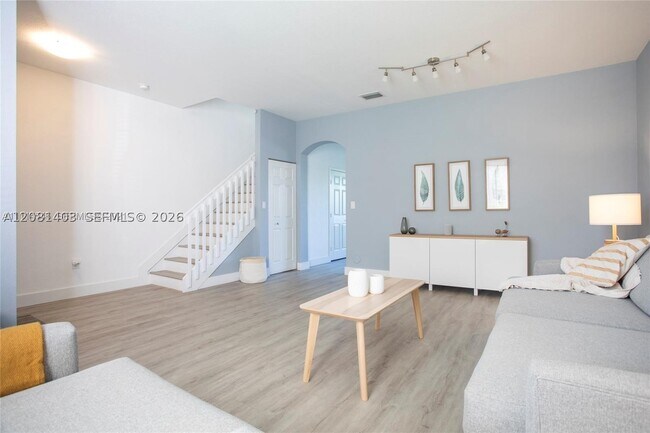 Building Photo - 8925 SW 18th St